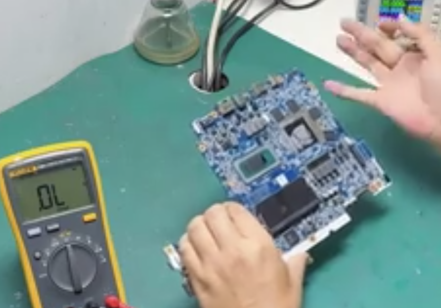 機械革命深海泰坦X6Ti進系統死機主板維修案例 技術資訊 第1張-成都十五維修